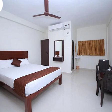 Sasti Hotel Palani Exterior photo